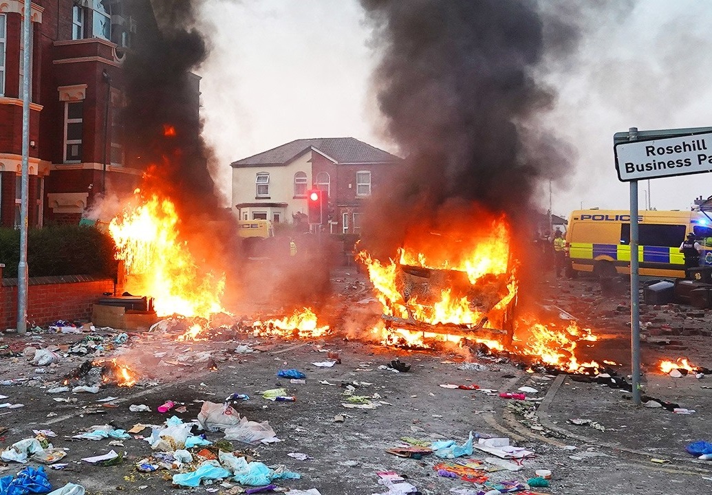 tensión social en Inglaterra, vigiljournal.com
